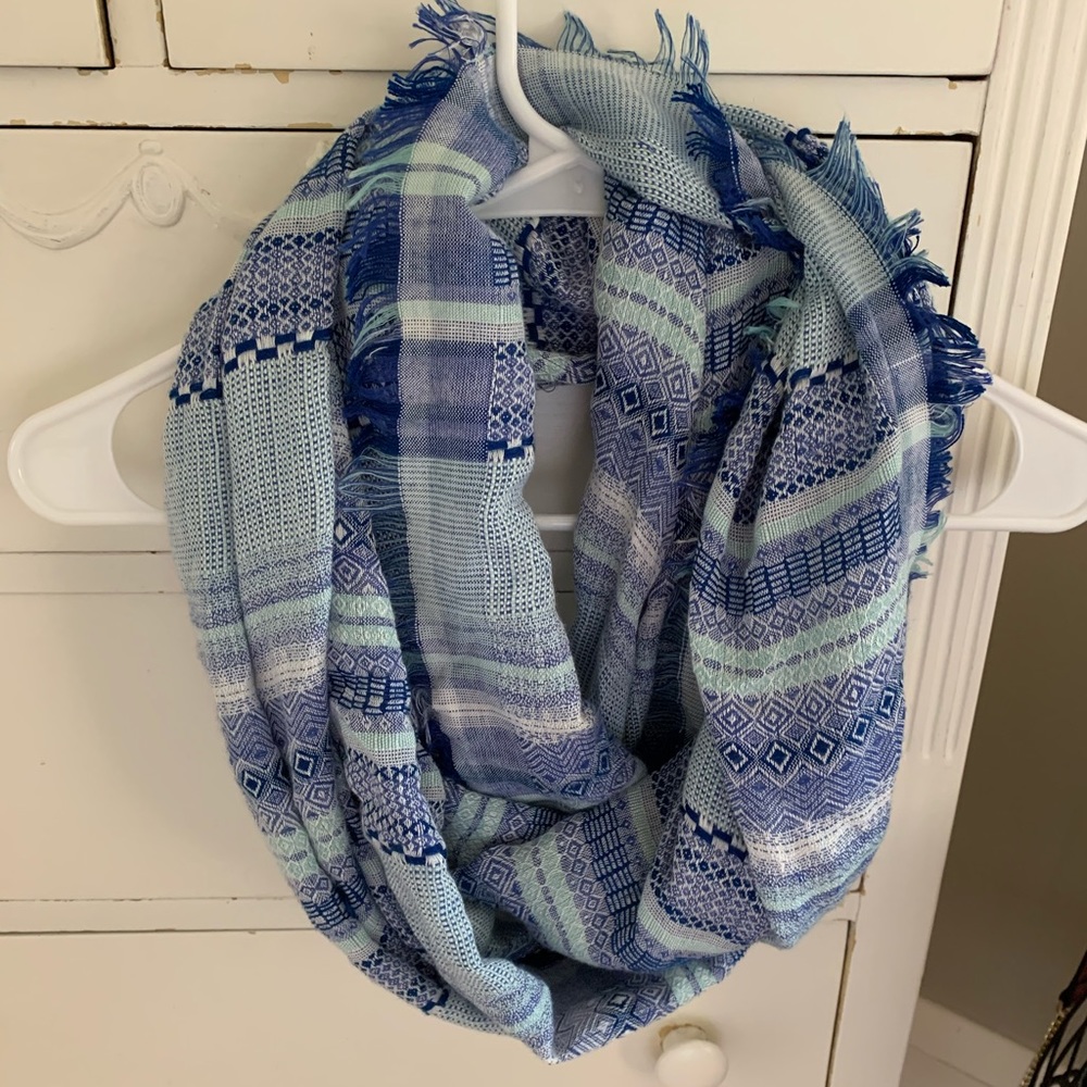 2 blue infinity scarves